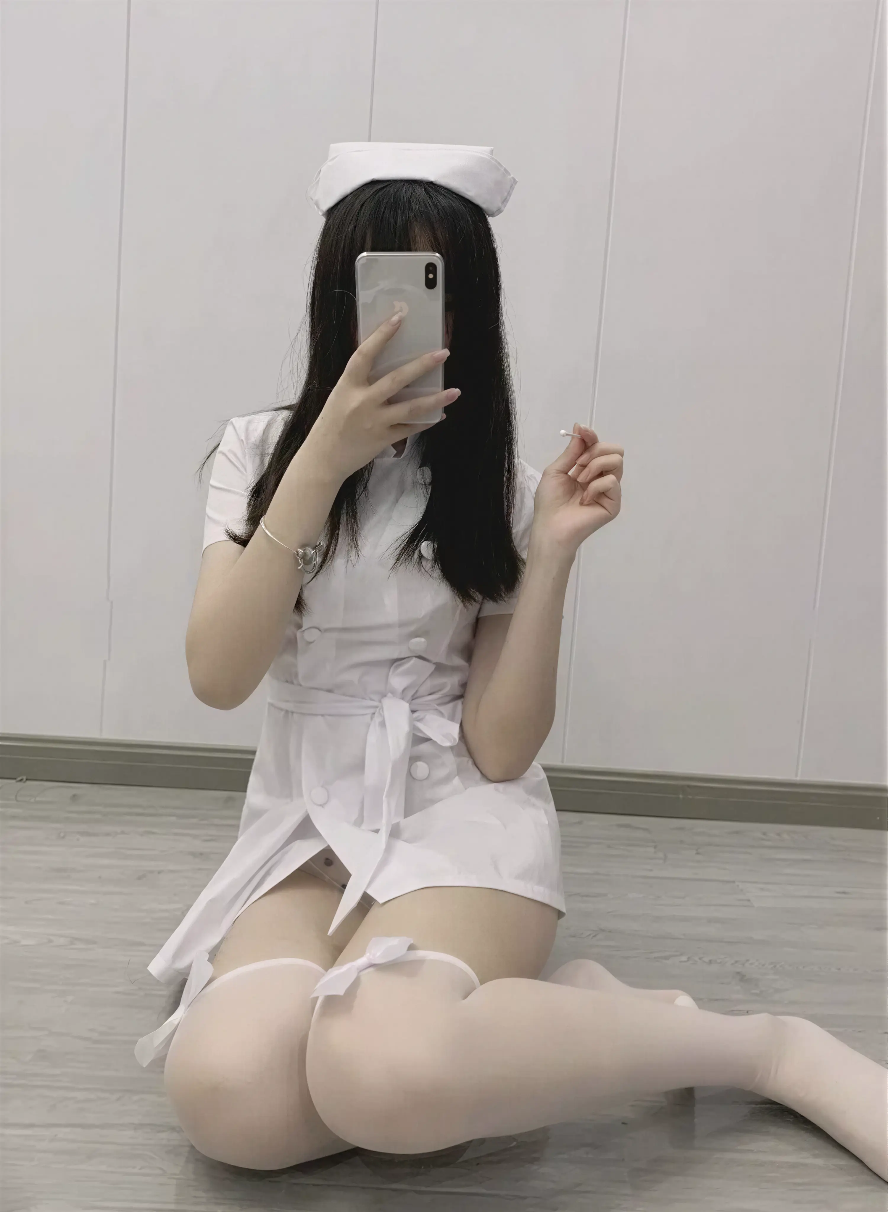 林扣弦 – 白丝小护士 8P